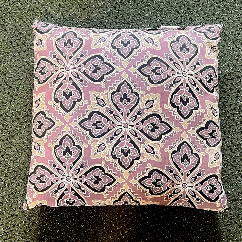 Outdoor throw pillows - Picture 2 of 2